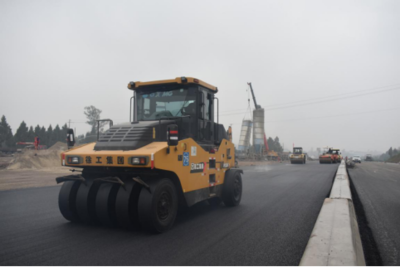 新年伊始 勇夺桂冠——记LM02合同段全线率先圆满完成路面工程施工